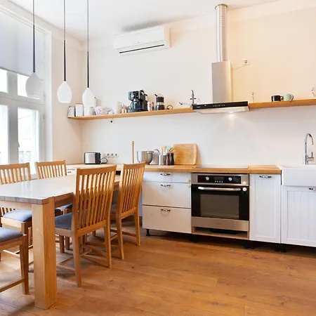 In Apartmán *